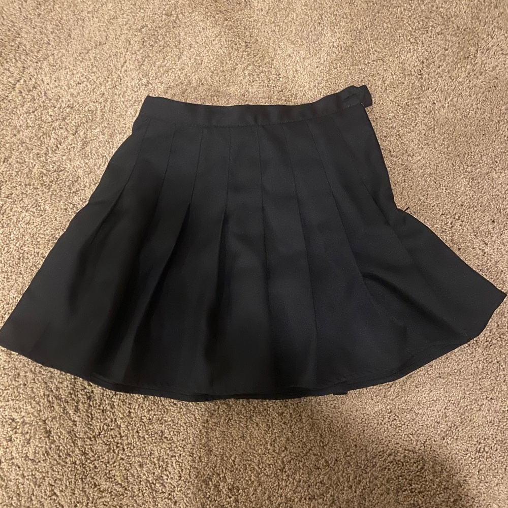 Black pleated skirt